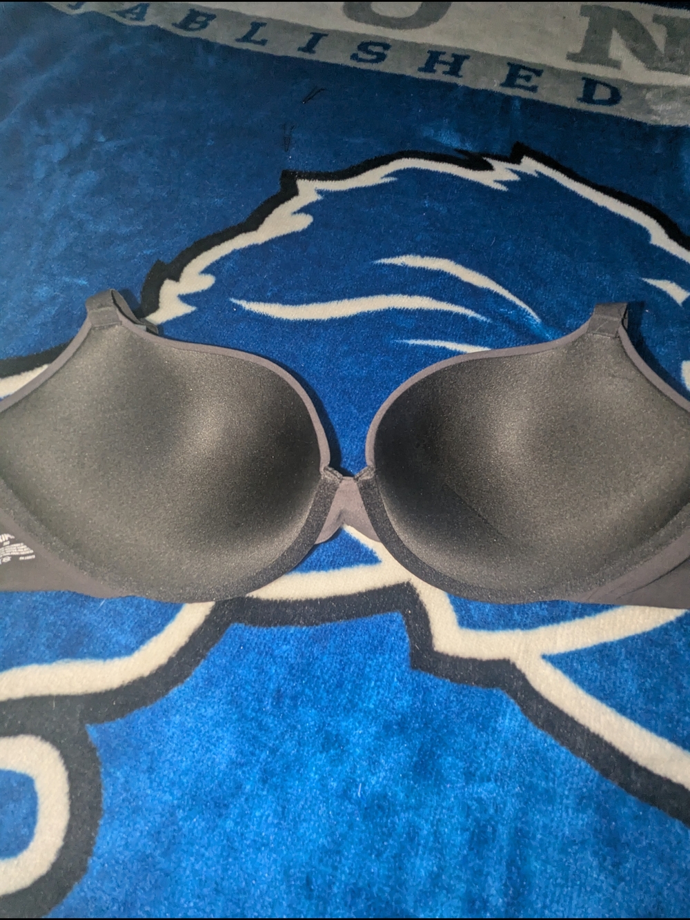 SKIMS Smooth Molded T-Shirt Bra - Black - Picture 4 of 4
